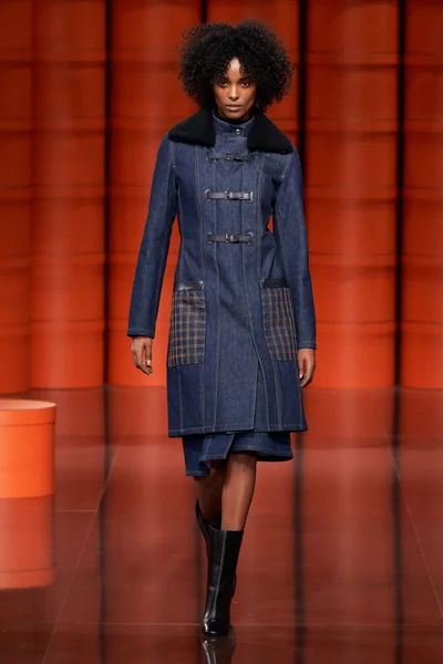 Look 3
